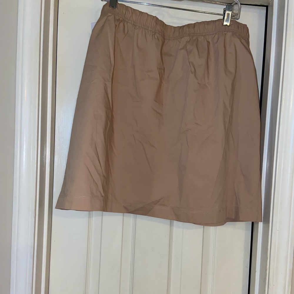 Nike Women's Beige Shorts - Picture 2 of 5